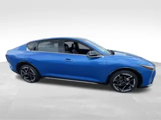 Sedán de 4 puertas Kia K4 GT-Line 2025