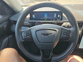 Ford Mustang Mach-E 2023 Premium SUV de 4 puertas
