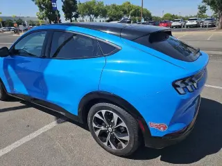 Ford Mustang Mach-E 2023 Premium SUV de 4 puertas
