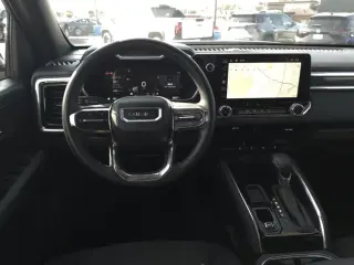 GMC Canyon 2024 4x2 Elevation 4 puertas Cabina Doble batea de 5 pies