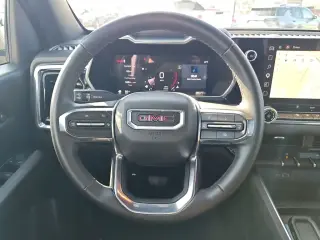 GMC Canyon 2024 4x2 Elevation 4 puertas Cabina Doble batea de 5 pies