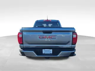 GMC Canyon 2024 4x2 Elevation 4 puertas Cabina Doble batea de 5 pies