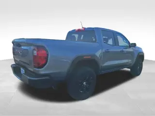 GMC Canyon 2024 4x2 Elevation 4 puertas Cabina Doble batea de 5 pies