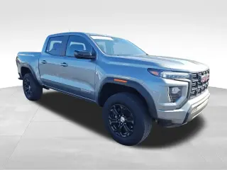 GMC Canyon 2024 4x2 Elevation 4 puertas Cabina Doble batea de 5 pies