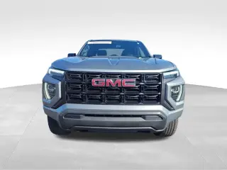 GMC Canyon 2024 4x2 Elevation 4 puertas Cabina Doble batea de 5 pies