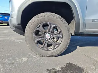 GMC Canyon 2024 4x2 Elevation 4 puertas Cabina Doble batea de 5 pies
