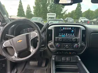 Chevrolet Silverado 1500 2017 4x4 LTZ Cabina Doble de 4 puertas y caja corta de 5.8 pies
