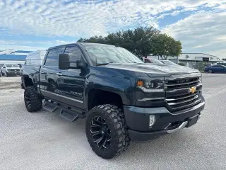 Chevrolet Silverado 1500 2017 4x4 LTZ Cabina Doble de 4 puertas y caja corta de 5.8 pies