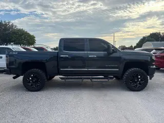 Chevrolet Silverado 1500 2017 4x4 LTZ Cabina Doble de 4 puertas y caja corta de 5.8 pies
