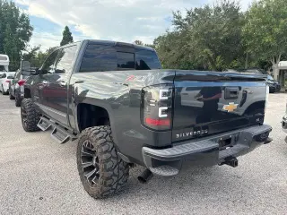 Chevrolet Silverado 1500 2017 4x4 LTZ Cabina Doble de 4 puertas y caja corta de 5.8 pies