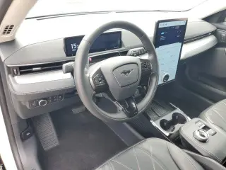 Ford Mustang Mach-E 2023 AWD Select SUV de 4 puertas