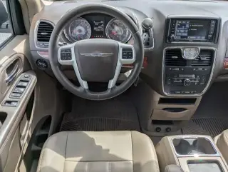 Chrysler Town and Country 2016 Touring Miniván de 4 puertas