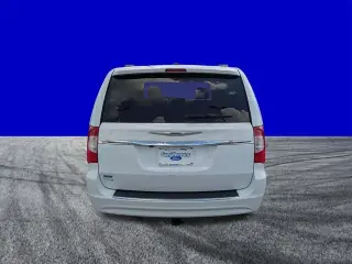 Chrysler Town and Country 2016 Touring Miniván de 4 puertas