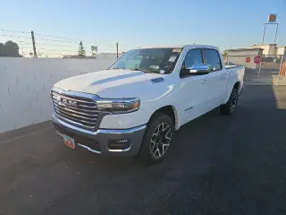 Ram 1500 2025 4x4 Laramie 4p Cabina Completa de Tripulacion 5.6 ft. SB Camioneta