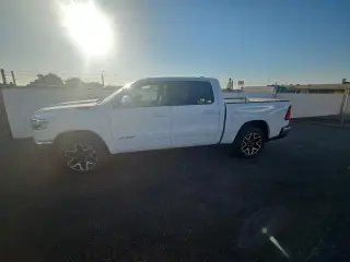 Ram 1500 2025 4x4 Laramie 4p Cabina Completa de Tripulacion 5.6 ft. SB Camioneta