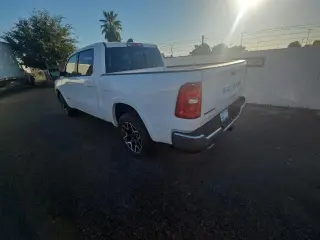 Ram 1500 2025 4x4 Laramie 4p Cabina Completa de Tripulacion 5.6 ft. SB Camioneta