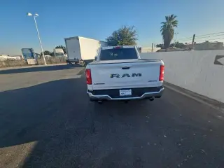 Ram 1500 2025 4x4 Laramie 4p Cabina Completa de Tripulacion 5.6 ft. SB Camioneta