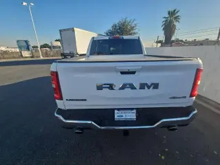 Ram 1500 2025 4x4 Laramie 4p Cabina Completa de Tripulacion 5.6 ft. SB Camioneta