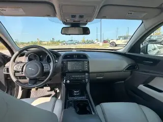 Jaguar XE 2018 AWD 25t Premium 4p Sedan