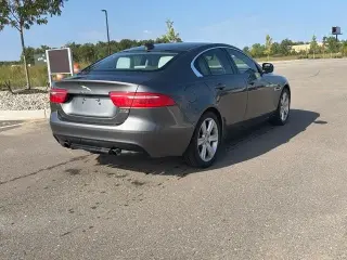 Jaguar XE 2018 AWD 25t Premium 4p Sedan