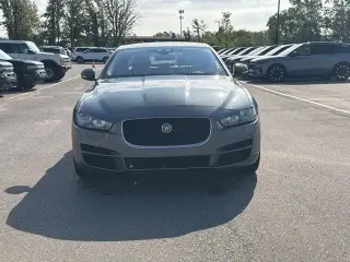 Jaguar XE 2018 AWD 25t Premium 4p Sedan