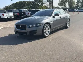 Jaguar XE 2018 AWD 25t Premium 4p Sedan