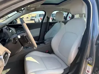 Jaguar XE 2018 AWD 25t Premium 4p Sedan