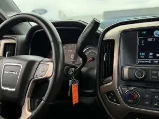 GMC Sierra 2500HD 2018 4x4 Denali 4p Crew Cab SB