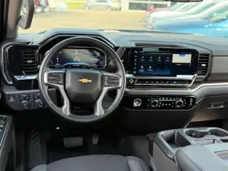 Chevrolet Silverado 1500 2024 4x4 LT 4p Camión de Tripulación 5.8 ft. SB con 2FL