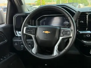 Chevrolet Silverado 1500 2024 4x4 LT 4p Camión de Tripulación 5.8 ft. SB con 2FL