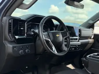 Chevrolet Silverado 1500 2024 4x4 LT 4p Camión de Tripulación 5.8 ft. SB con 2FL