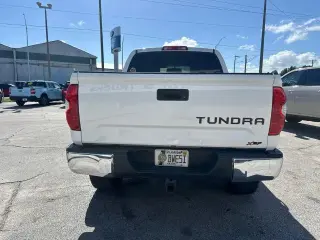 Toyota Tundra 2017 4x2 SR5 4dr CrewMax Cab Pickup SB (5.7L V8 FFV)