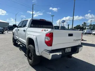 Toyota Tundra 2017 4x2 SR5 4dr CrewMax Cab Pickup SB (5.7L V8 FFV)