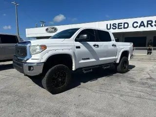 Toyota Tundra 2017 4x2 SR5 4dr CrewMax Cab Pickup SB (5.7L V8 FFV)