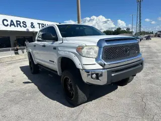 Toyota Tundra 2017 4x2 SR5 4dr CrewMax Cab Pickup SB (5.7L V8 FFV)