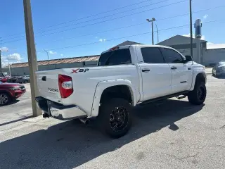 Toyota Tundra 2017 4x2 SR5 4dr CrewMax Cab Pickup SB (5.7L V8 FFV)