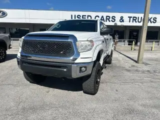 Toyota Tundra 2017 4x2 SR5 4dr CrewMax Cab Pickup SB (5.7L V8 FFV)