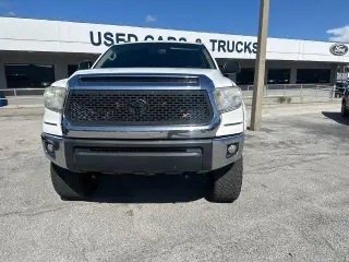 Toyota Tundra 2017 4x2 SR5 4dr CrewMax Cab Pickup SB (5.7L V8 FFV)