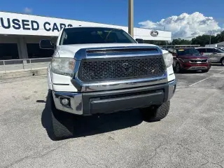 Toyota Tundra 2017 4x2 SR5 4dr CrewMax Cab Pickup SB (5.7L V8 FFV)