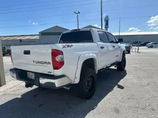 Toyota Tundra 2017 4x2 SR5 4dr CrewMax Cab Pickup SB (5.7L V8 FFV)