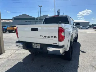Toyota Tundra 2017 4x2 SR5 4dr CrewMax Cab Pickup SB (5.7L V8 FFV)