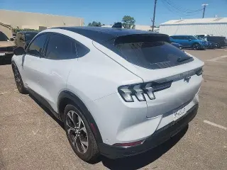 Ford Mustang Mach-E 2023 Premium 4p SUV