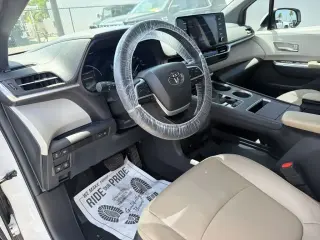 Toyota Sienna 2024 XLE 8-Pasajeros 4p Minivan