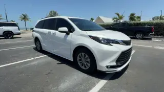 Toyota Sienna 2024 XLE 8-Pasajeros 4p Minivan