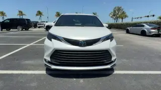 Toyota Sienna 2024 XLE 8-Pasajeros 4p Minivan