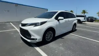 Toyota Sienna 2024 XLE 8-Pasajeros 4p Minivan
