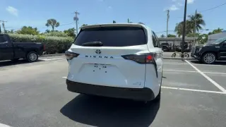Toyota Sienna 2024 XLE 8-Pasajeros 4p Minivan