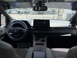 Toyota Sienna 2024 XLE 8-Pasajeros 4p Minivan