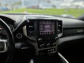 Ram 2500 2019 4x4 Laramie 4p Camión Mega Cub 6,3 ft. SB Cabina Grande