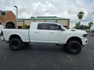 Ram 2500 2019 4x4 Laramie 4p Camión Mega Cub 6,3 ft. SB Cabina Grande